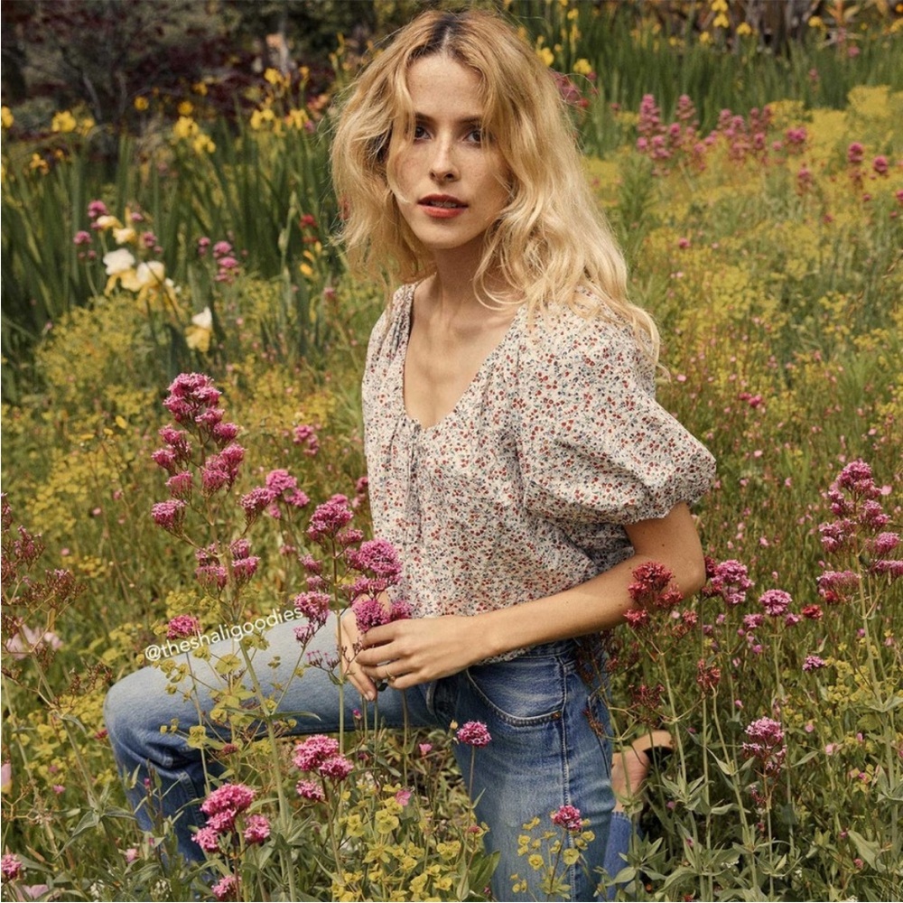 DÔEN Puff Sleeve Lotus Top